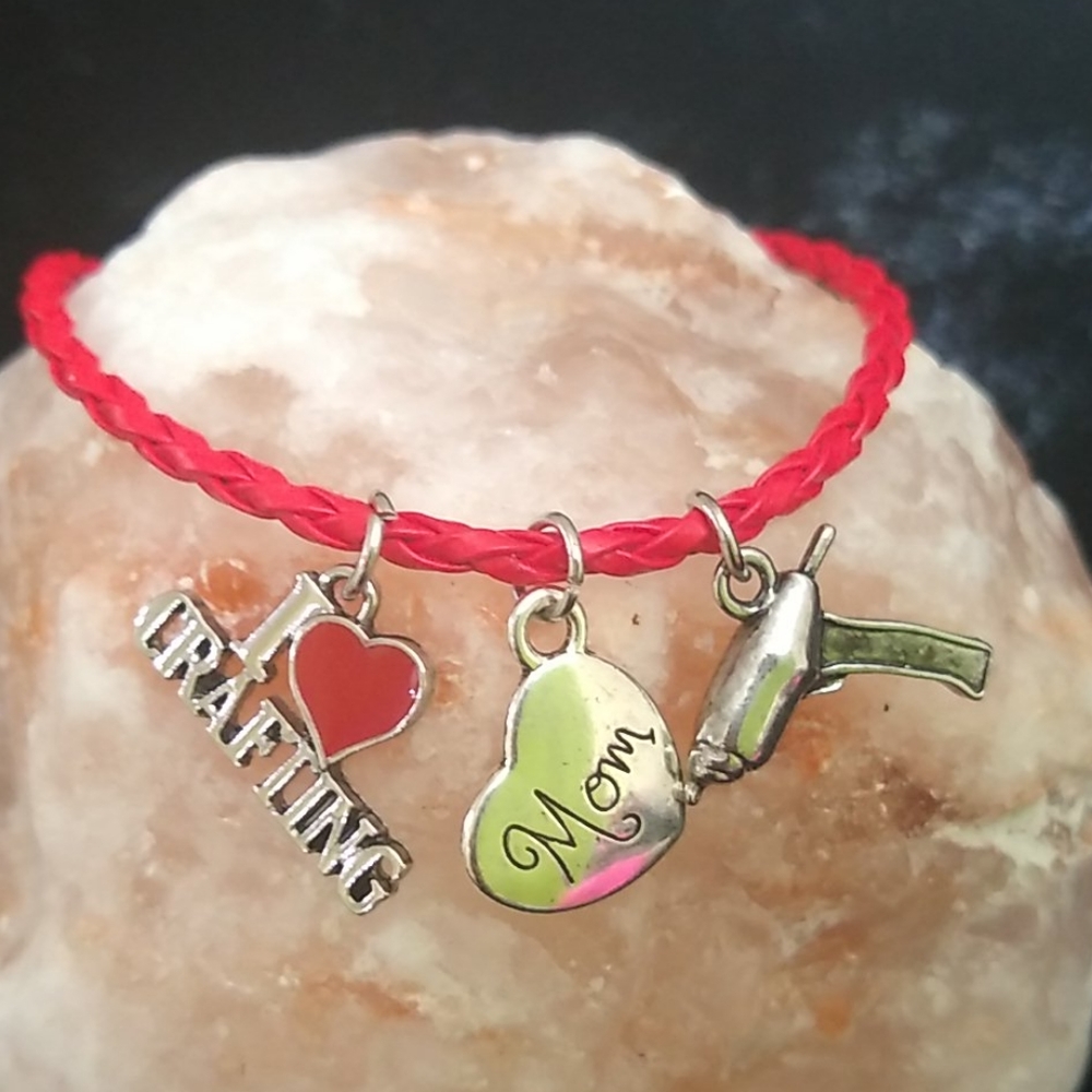 MOM I ❤️ Crafting  braided leather bracelet